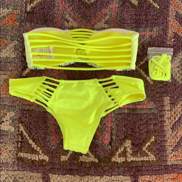 Ripcurl Bikini - Picture 2 of 7